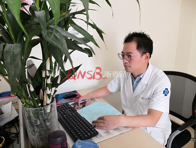 63岁男子尿意强烈怎么都解不出 结果膀胱鼓出