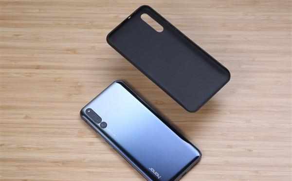 华为荣耀Magic2真机曝光 网友:啥都好就差那么