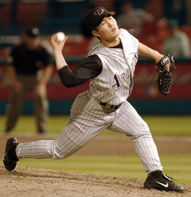 竖中指打架丢护照错过比赛39岁金炳贤在离开棒球两年后回归