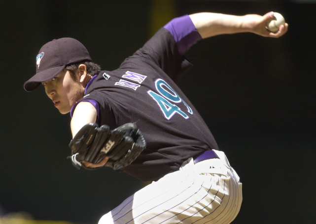 竖中指打架丢护照错过比赛39岁金炳贤在离开棒球两年后回归