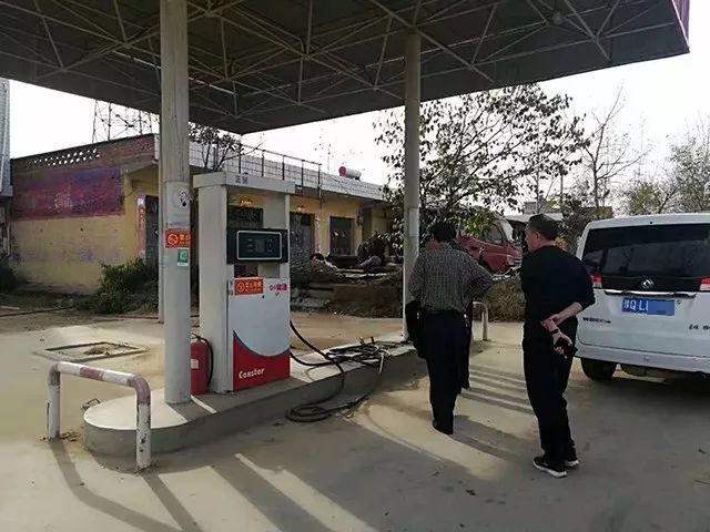 或者超范围经营汽油,柴油等已经拆除加油机的黑加油站,认真检查有无再