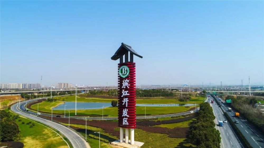 从宁马高速匝道驶入江宁滨江开发区