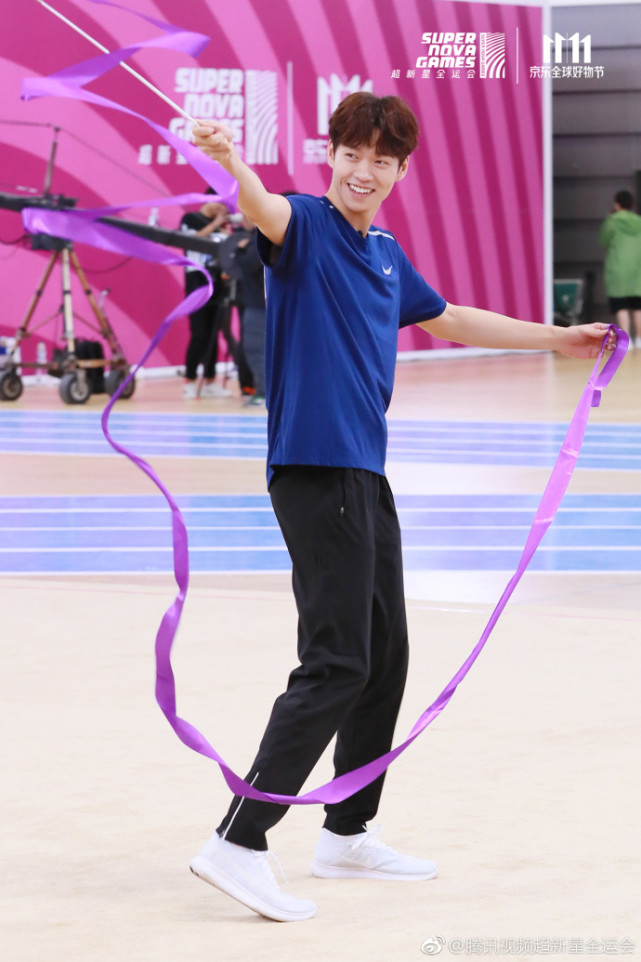 孟美岐身高曝光杨超越创越式锦鲤跳 明星好身