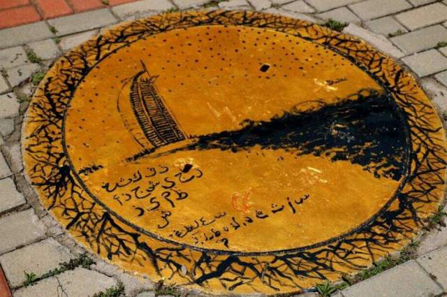 美国井盖成"聚宝盆",遭中国游客疯抢!网友:在中国明令禁止!