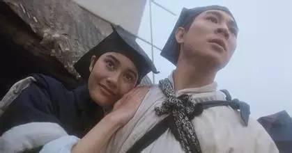 李嘉欣|50岁李嘉欣晒刘海造型素颜照，网友叹美女迟暮，不看网名没认出来