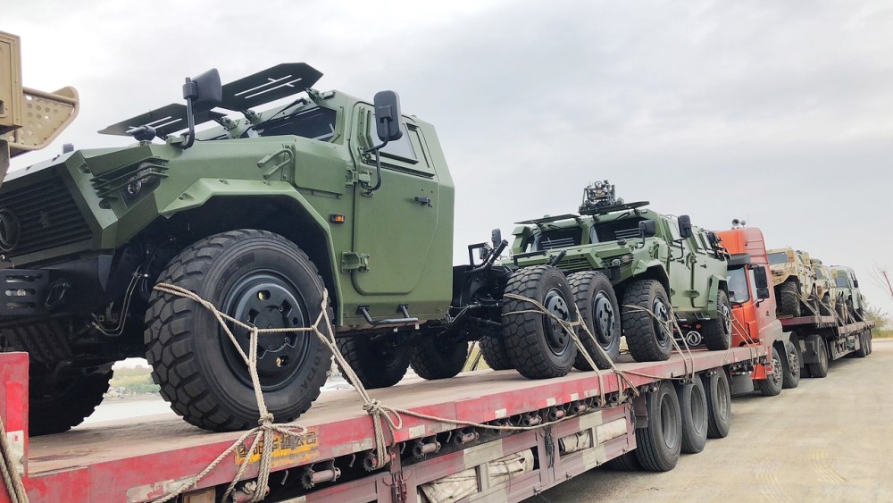 车上拉着啥?珠海航展现场又来了一支壮观的重型平板车队