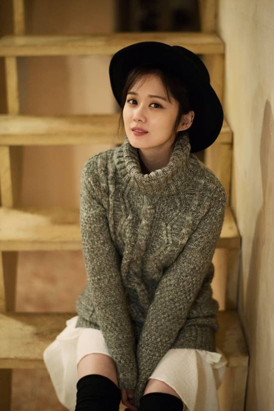 张娜拉泡面卷发搭配休闲装,清新脱俗,37岁逆天