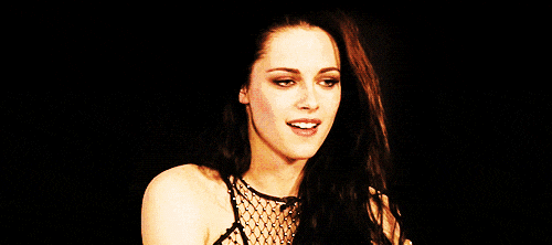 《暮光之城》是美国作家斯蒂芬妮·梅尔(stephanie meyer)写的系列