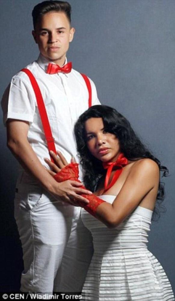 "丈夫"怀胎十月 变性人夫妇喜得贵子