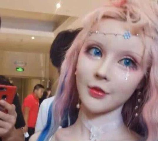 芭比巨兔走红网络,身材和脸蛋完美,网友身材比例怪怪的
