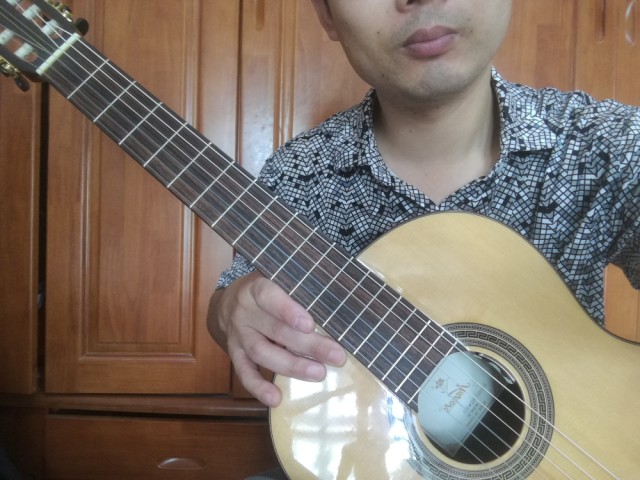 初学吉他弹唱,转换和弦的技巧关键在这招,初学