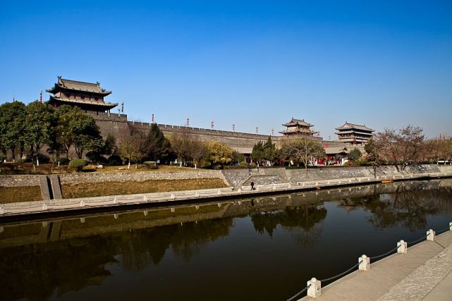 克林顿访华首选西安,就为了看古城墙,但他看到的城墙不是原装的