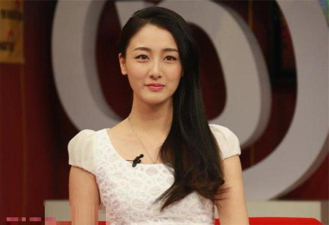 很多人都好奇叶青的感情生活 叶青的男朋友是演员窦骁吗 热备资讯