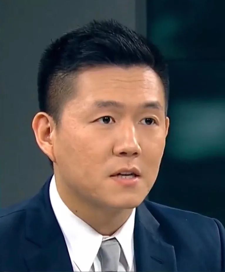 王冠国际传播领域 青年领军人物今天带你走进青年人心中的双语男神话