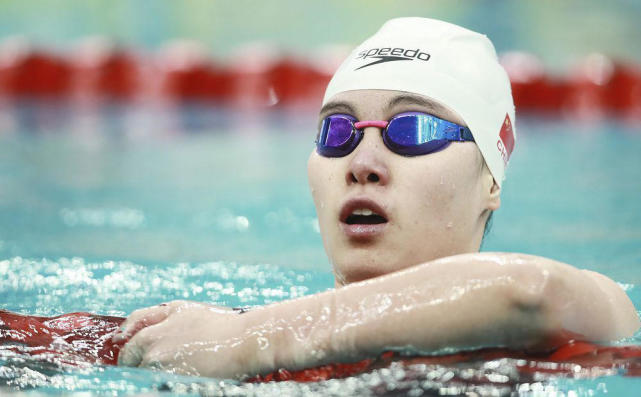 被游泳事业耽误的主播 傅园慧发布会成脱口秀