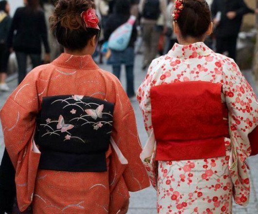 日本女人为什么从小到大都走内八字,这几点原