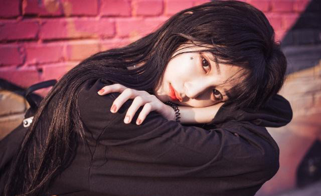 最美女装大佬abbily自曝身高180,网友知道她