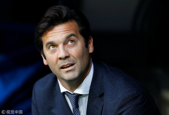 皇马新帅遭大佬欺:贝尔无视主帅+铁腰怒摔球衣