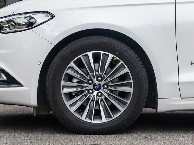 帕萨特PHEV来了 新能源中型车该如何选?