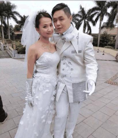 从小喜欢到大的康天庥结婚了，众人合照，唯有他缺场引人叹息!