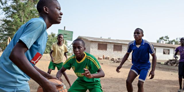 未来的喀麦隆总统现在到哪儿了?他正在NBA贱