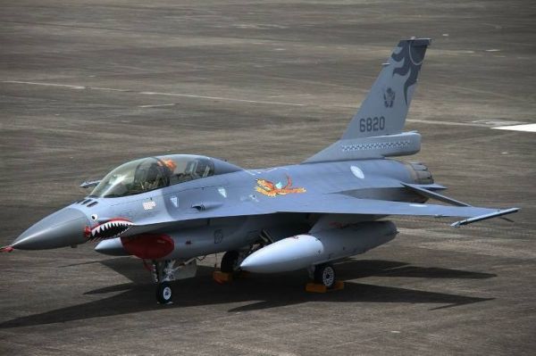 台湾f16以模拟身份代替歼16?_腾讯新闻