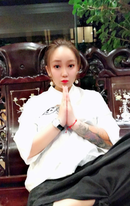 快手刘大美人,相信网友们都不会陌生,其实她并不是快手的主播,她签约