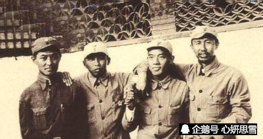 开国将帅授衔典礼,数位上将向一人敬礼,此人曾