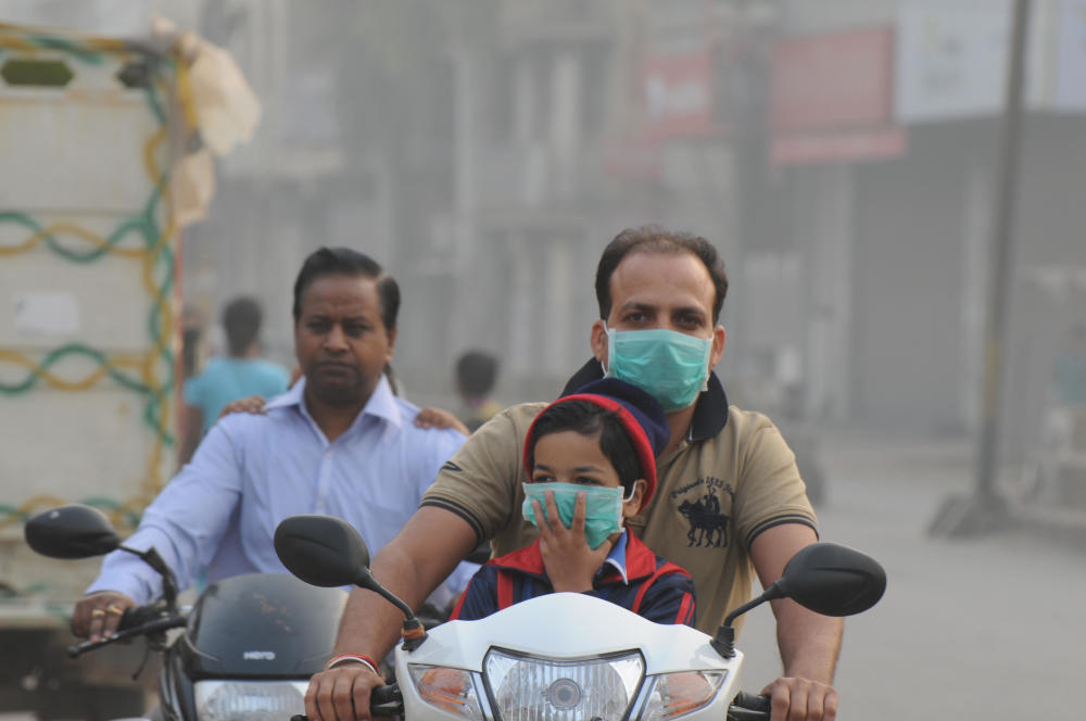 印度首都雾霾严重民众叫苦不迭 每年上百万印