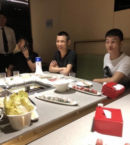 王思聪请吃海底捞,斗鱼旭旭宝宝请吃海底捞,网