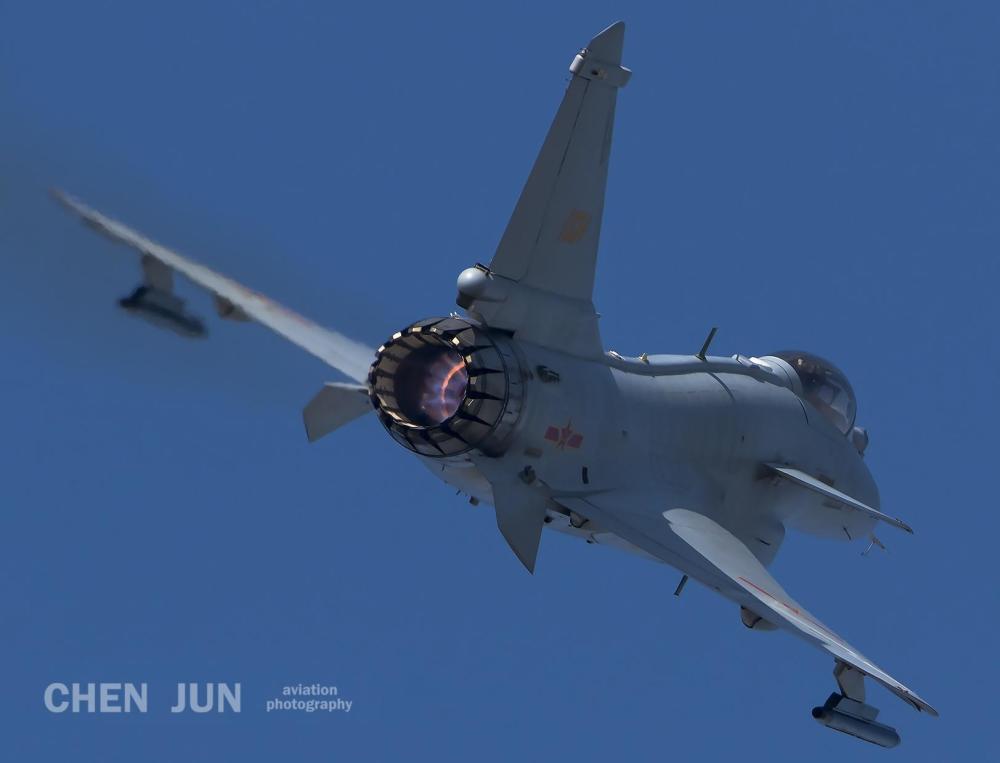 中国矢量推力发动机大量细节曝光:控制技术完