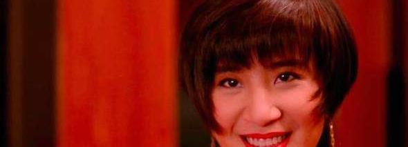 张国荣为她颁奖周星驰无厘头喜剧最佳拍档不愿做花瓶甘做笑星