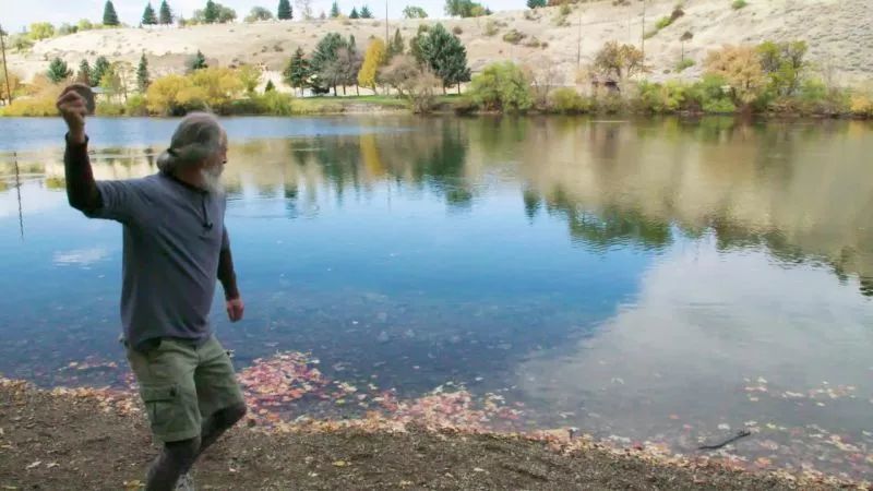 88次!老人职业打水漂打出世界纪录,专家称最高可350次!