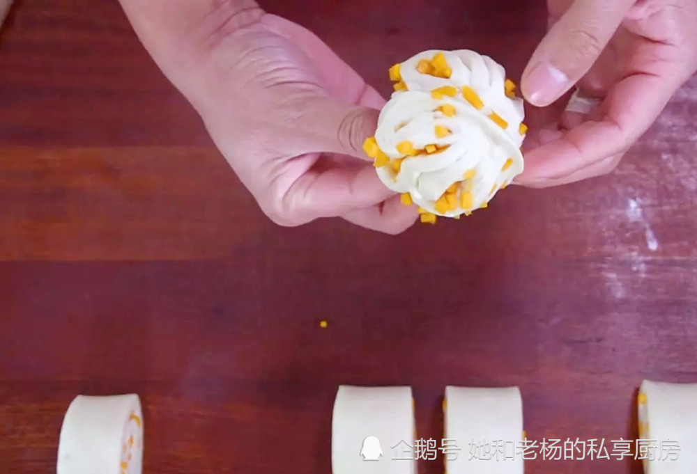 花卷怎么蒸更松软?发面有秘诀,学会这招面香浓