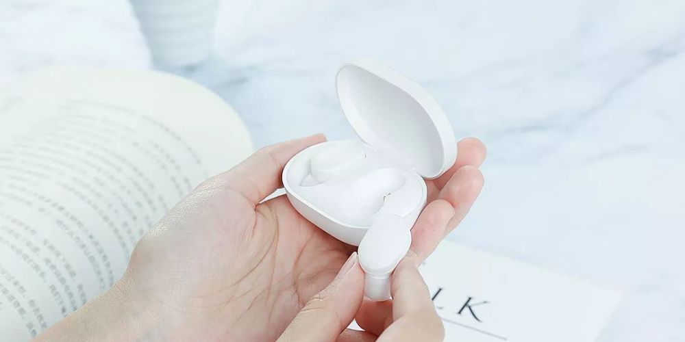 小米发布蓝牙耳机,集合 AirPods 和索尼降噪豆