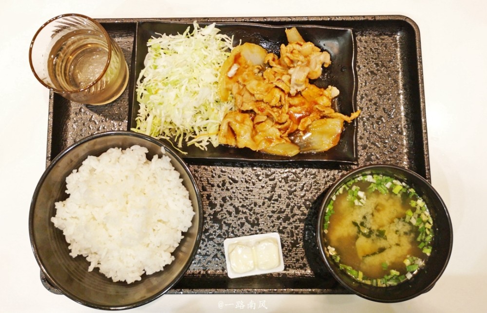 在日本吃一顿饭要多少钱?男生花400元吃不饱
