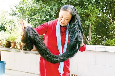 长发24米她为爱蓄发26年