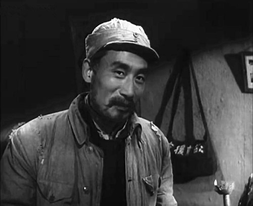 1961年,在电影《延安游击队》中饰演县委周书记;1963年,在电影《桃花