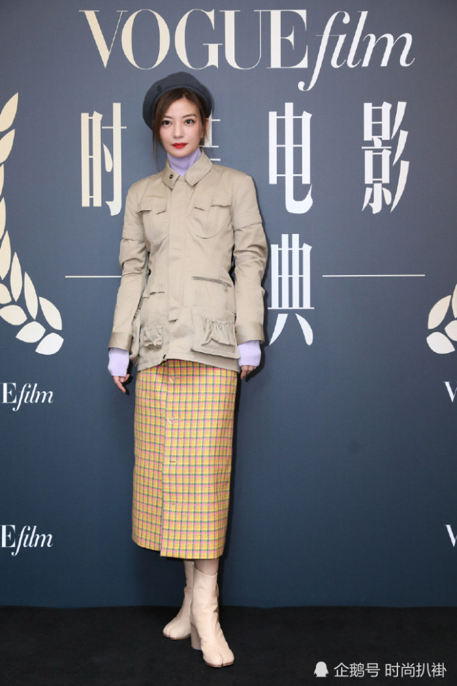 赵薇这次任性了 穿8000块的羊蹄短靴配工装