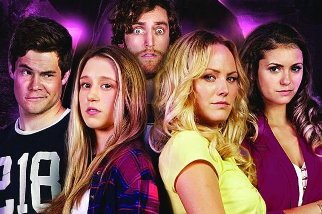 恐怖电影《幸存的女孩》:女孩无意中穿越到恐怖片中遭遇杀人狂