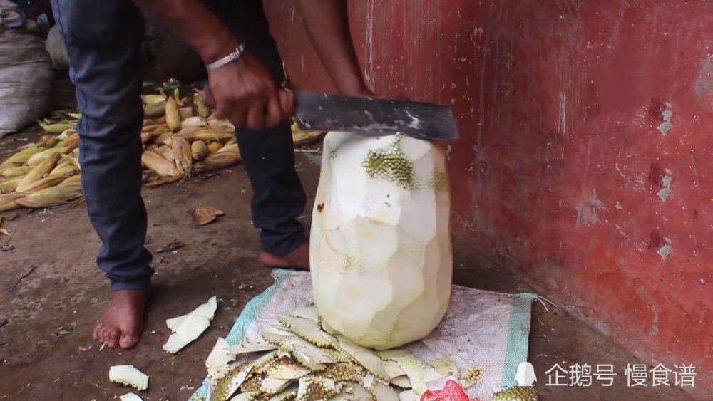 印度旅行看到菠萝蜜便宜,想买一个回家,稍不注
