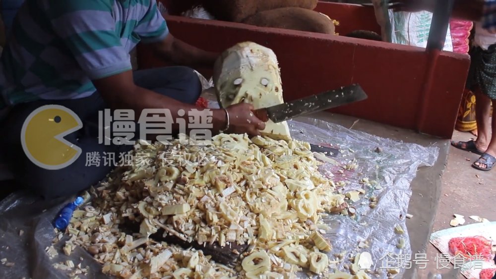 印度旅行看到菠萝蜜便宜,想买一个回家,稍不注