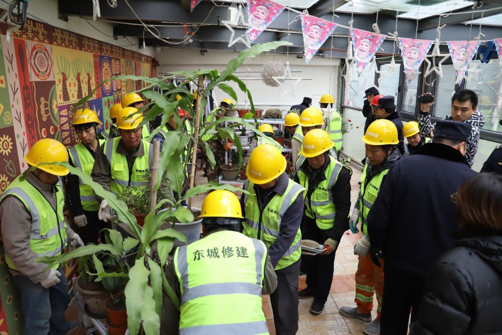 北京北锣鼓巷四层豪华违建今日拆除,总面积竟