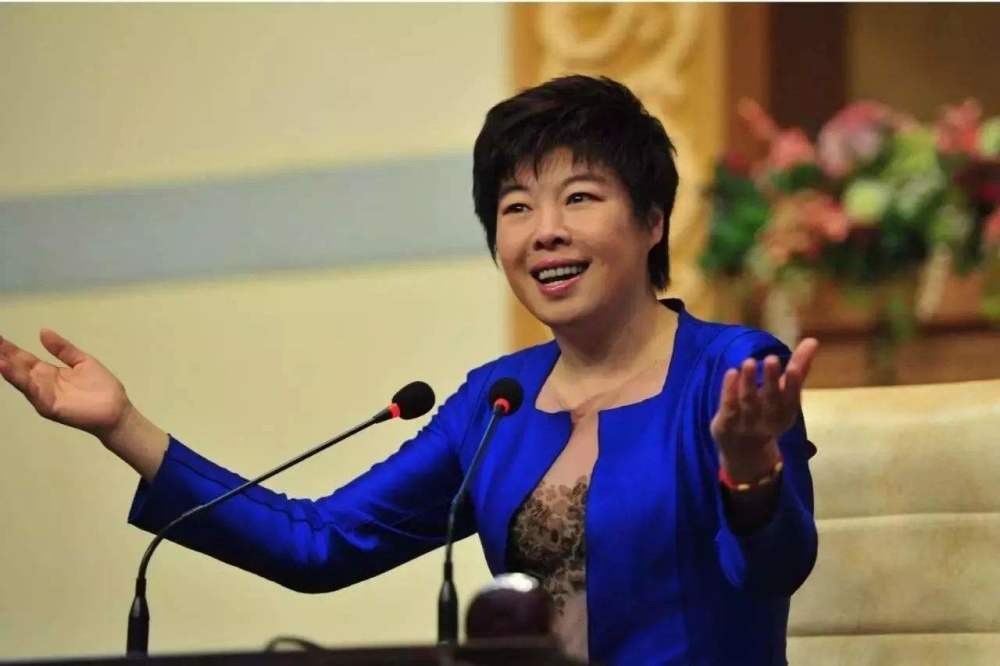 于丹|于丹：曾经红透全国的国学大师，如今万人唾骂，到底是什么原因？