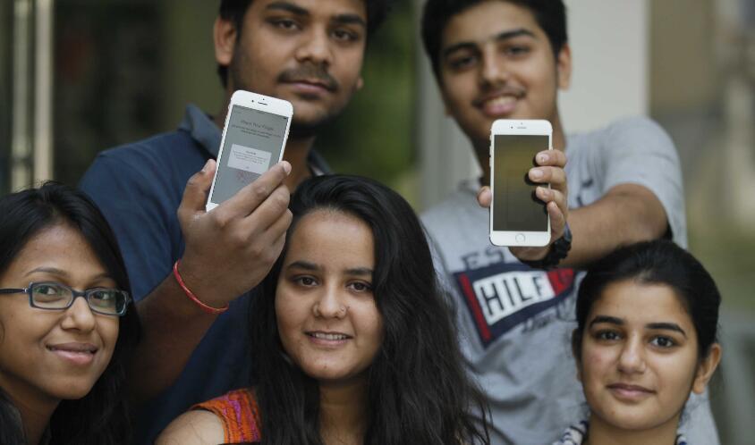 印度消费者网上爆买中国智能手机 推动亚马逊