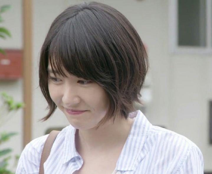 新垣结衣gakki酱在《逃避可耻》里的剧照,最后一张是李狗嗨乱入