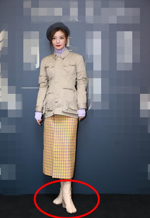 赵薇未修图公开,方脸被赞自然好看,但没想到被