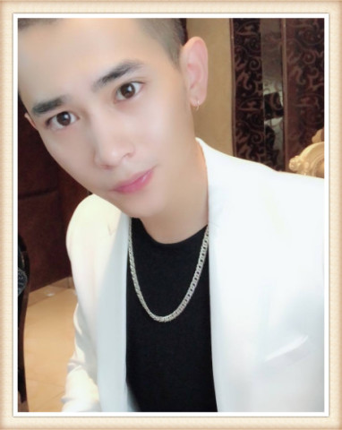 快手知名主播吴迪忘开美颜,这个傲娇的表情火