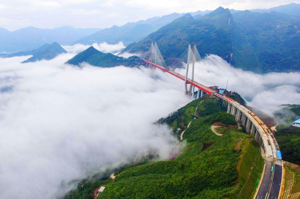 中國最高的大橋,高度比200層樓還高,連老外都被它征服