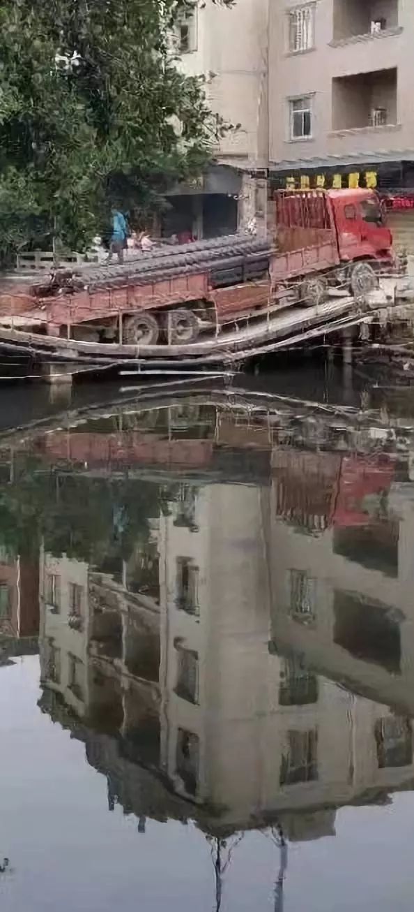 福建70吨货车开上限重5吨小桥桥面被瞬间压垮 腾讯网